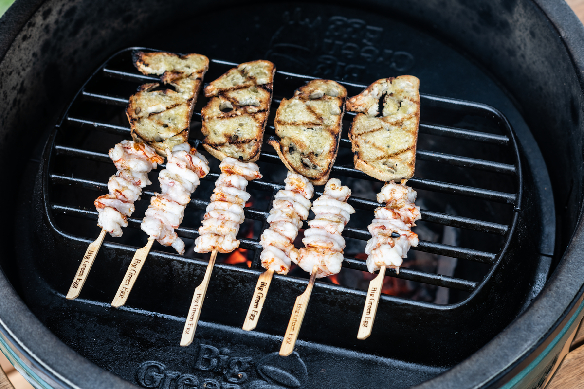 Prawn skewers with toast and antiboise